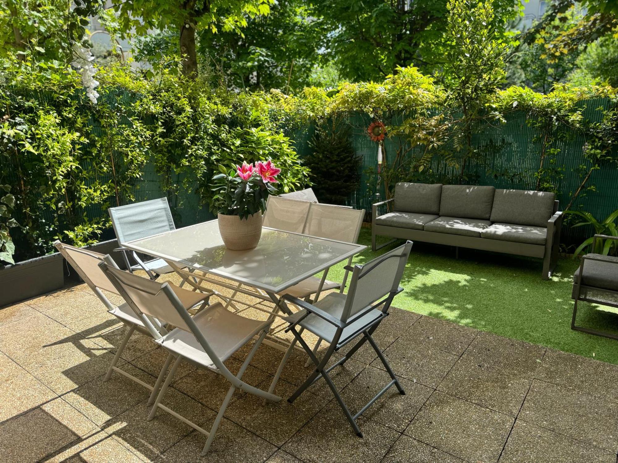Le Jardin Du Stade By Uta House Saint-Denis  Exterior photo